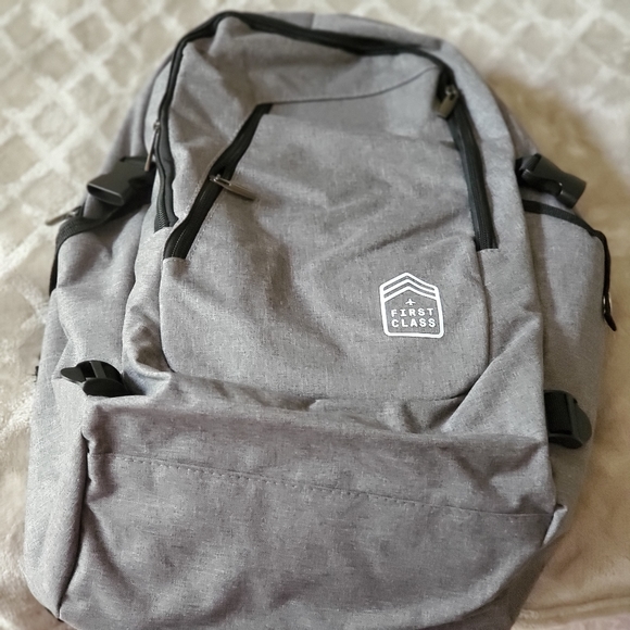 Backpack with charger cable - Picture 1 of 6